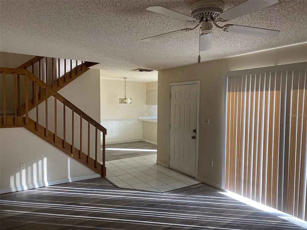 2 bed, 2.5 bath, 1288 sqft, $1,650 — Photo 2