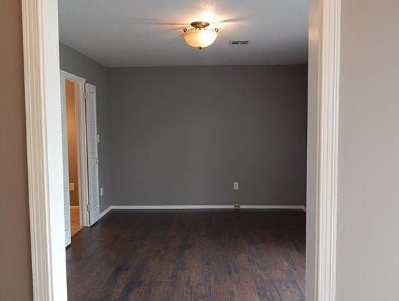 3rd image of 3303 E Brookwood Dr