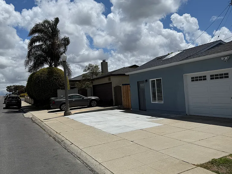 8350 Naylor Ave — Photo 3