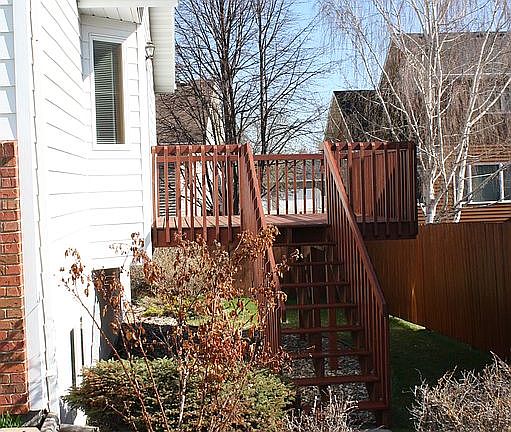 3rd image of 618 York Ln