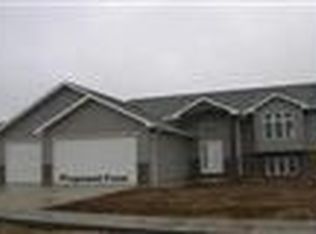 3309 Timber Trl SE, Minot, ND 58701