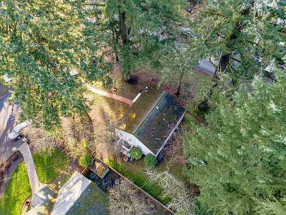 4th image of 853 E Ave