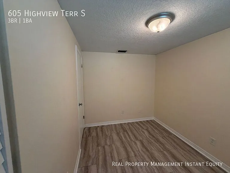 605 Highview Ter S — Photo 10