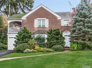 10 Stonehenge Rd, Manhasset, NY 11030