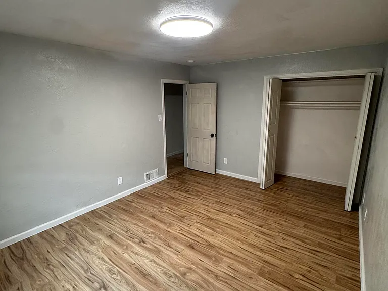 1205 Valencia Dr NE — Photo 23