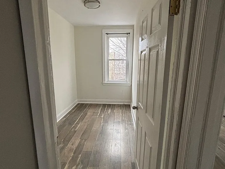 2525 Shields St — Photo 9