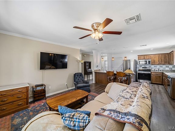 5th image of 2610 E Leroy Avenue