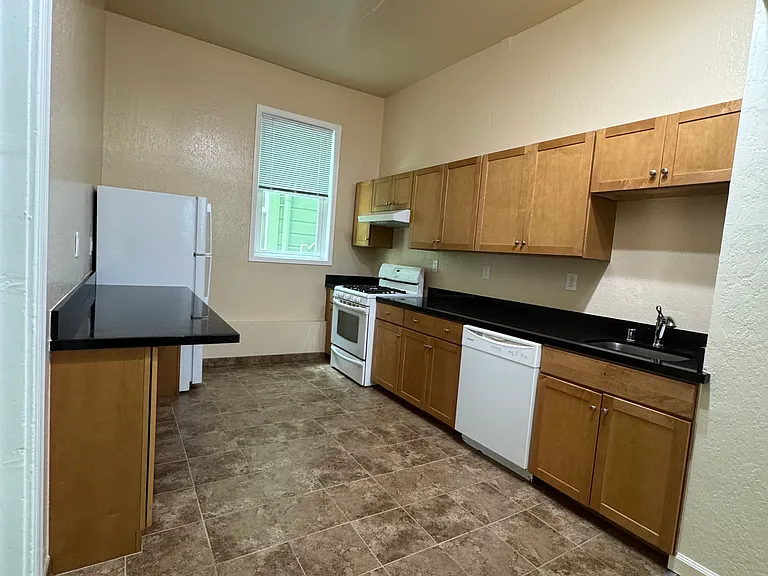 1501 Larkin St — Photo 15