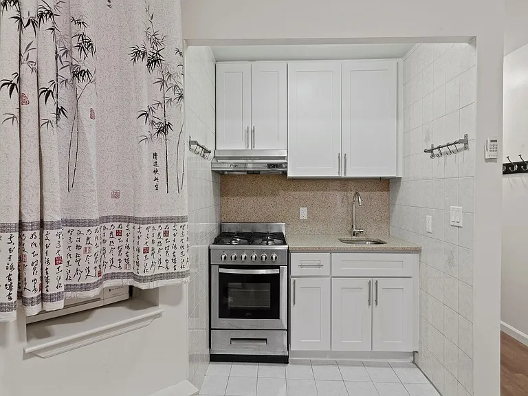 14 Orchard St #3E — Photo 3