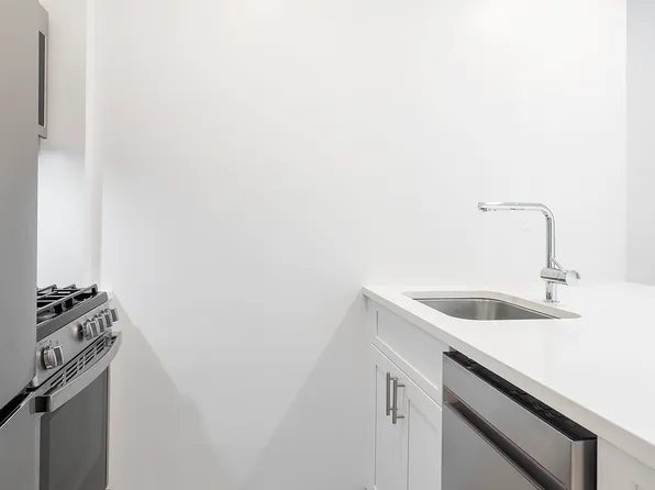 63 East 9th Street image 2 of 7