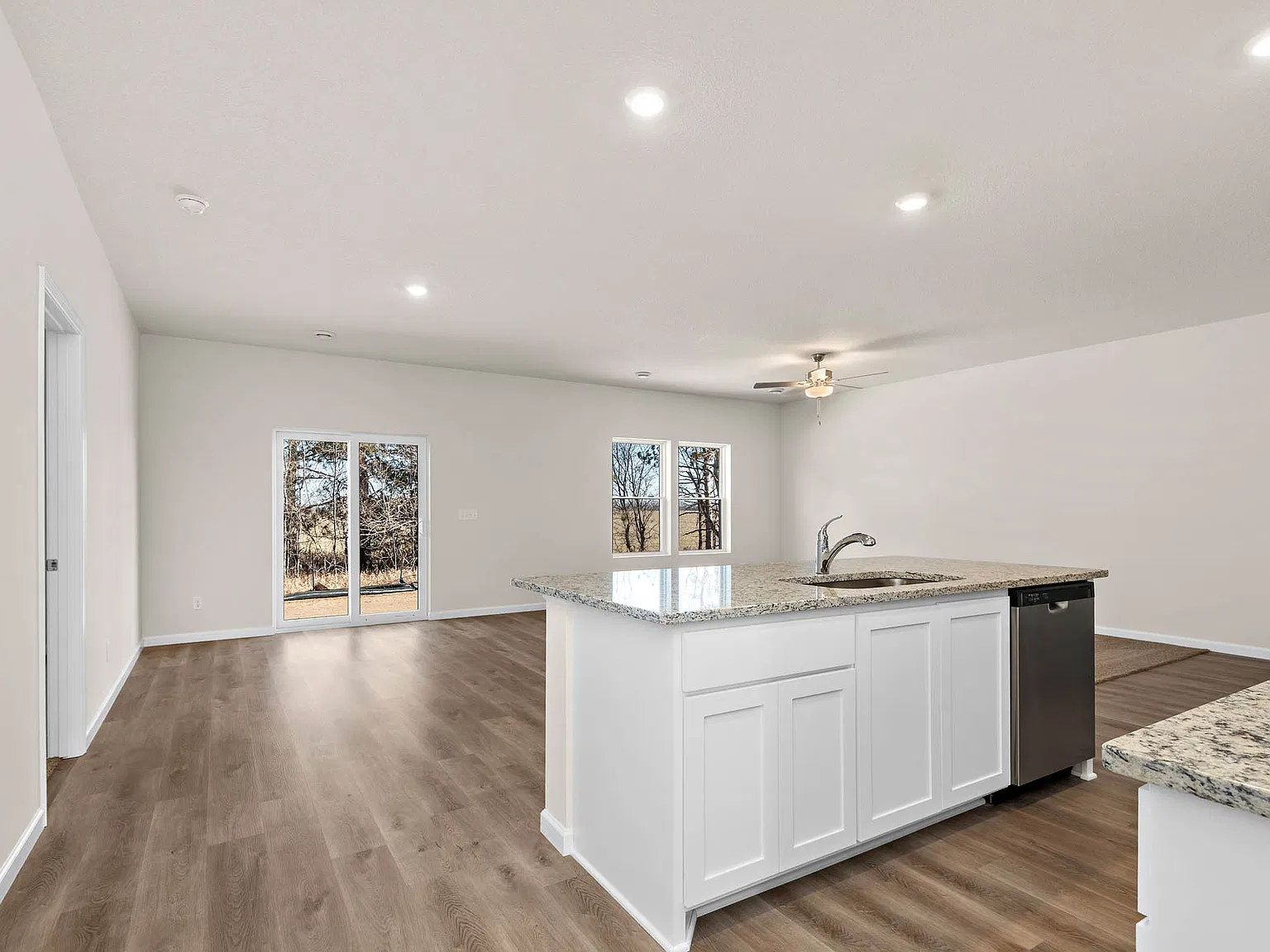 3 bed, 3000 sqft, $2,500 — Photo 3