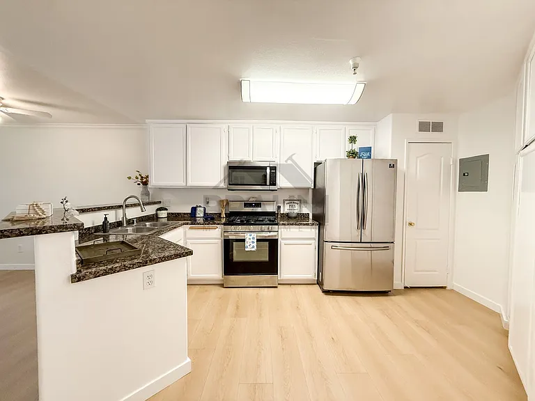 7323 WINNETKA — Photo 6