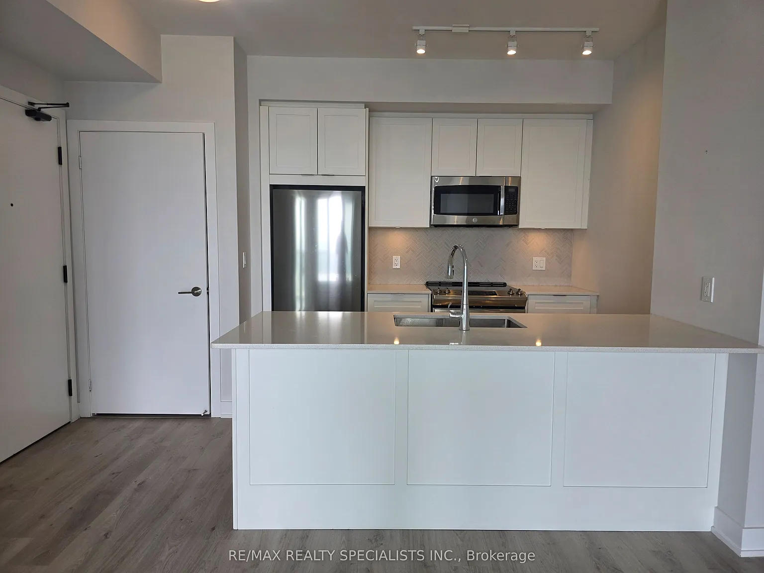 430 Square One Dr — Photo 3