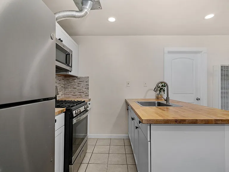 1926 Alcatraz Ave #6 — Photo 3
