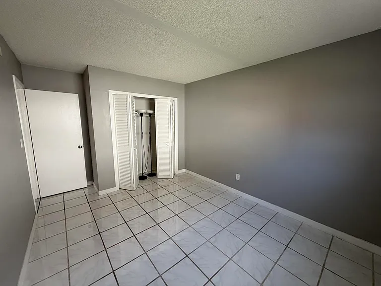 320 SW 1st St — Photo 15