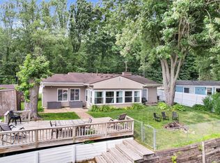 1890 Darwin Rd, Pinckney, MI 48169