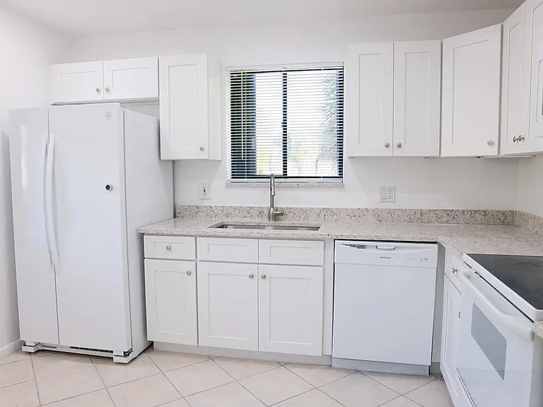 428 Lakeview Dr #201 — Photo 5