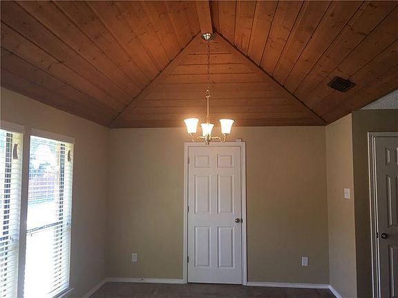 5th image of 319 W Lisa Ln