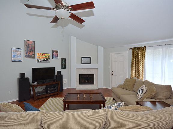 4th image of 10815 Willowmist Dr