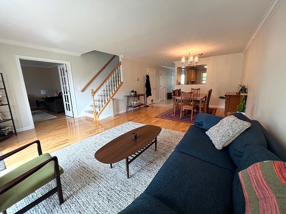 Living towards dining & kitchen w/family room on left