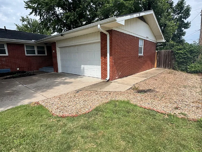 840 N Waddington Ave — Photo 2