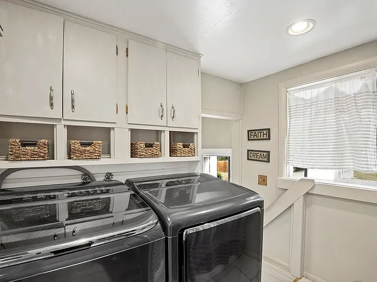224 S Washington Ave — Photo 13