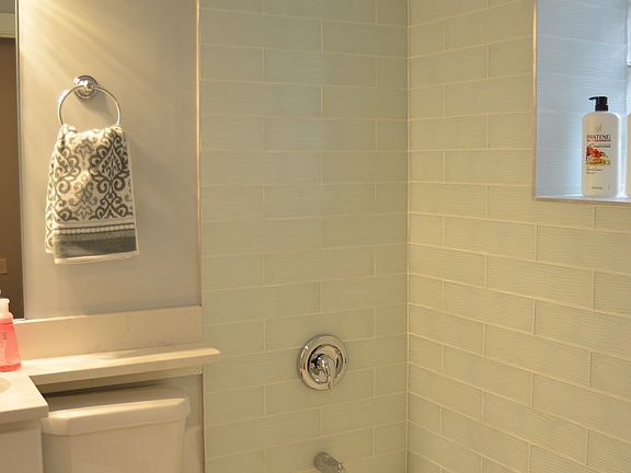 2nd image of 733 W Belmont Ave #2