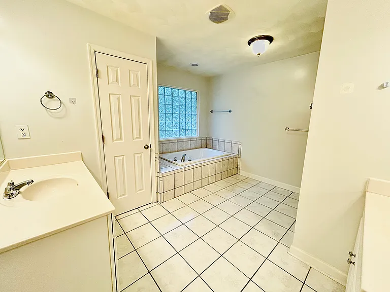 3412 Sale Dr — Photo 24