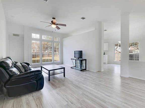 4th image of 1805 Sequoia Dr