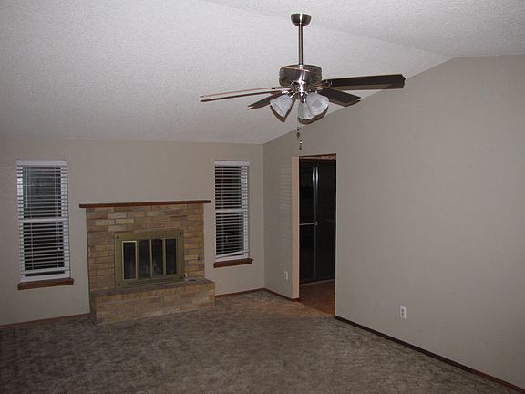 2nd image of 600 S Oak Ave W