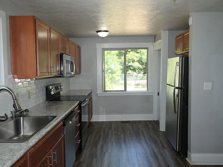 2311 E 4th Ave — Photo 8