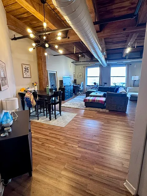 1 bed, 921 sqft, $2,500 — Photo 2