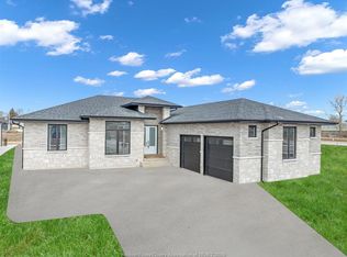 1945 Villa Canal Dr, Kingsville, ON N9Y0G5