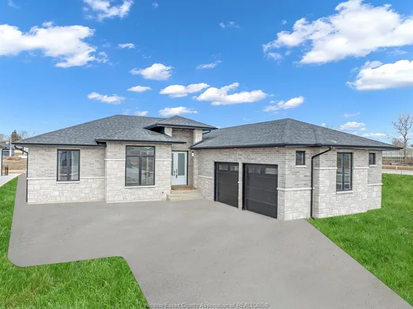1945 Villa Canal Dr, Kingsville, ON N9Y 0G5