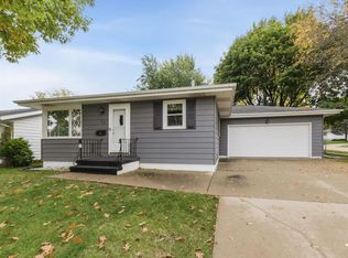 25 26th Ave SW, Cedar Rapids, IA 52404