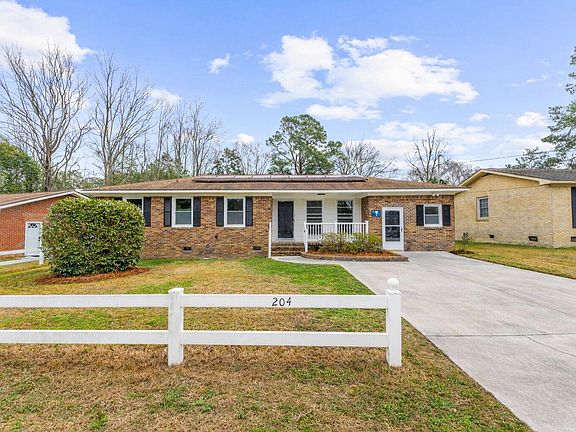 2nd image of 204 Falcon Dr