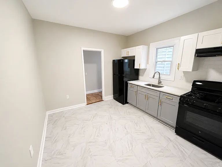 251-253 Schley St #1 — Photo 2