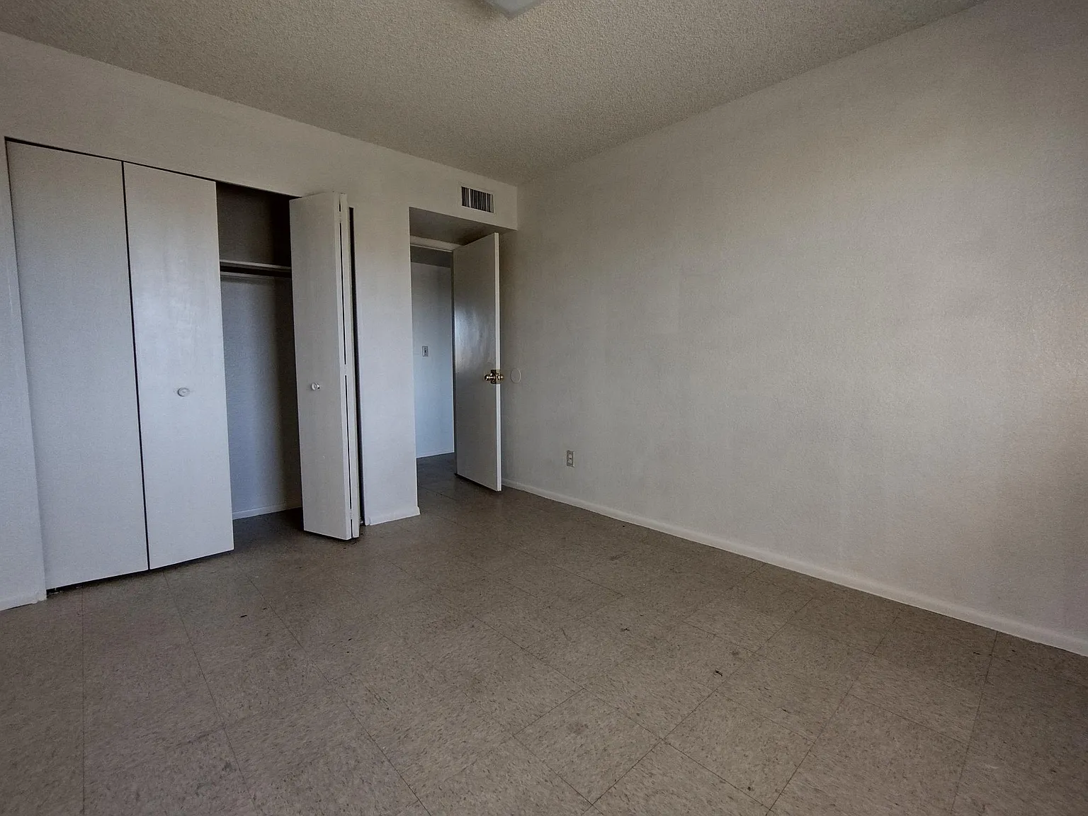 2 bed, 750 sqft, $1,150 — Photo 2