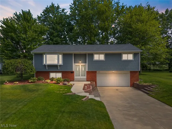 33390 Karen Dr, Avon Lake, OH 44012