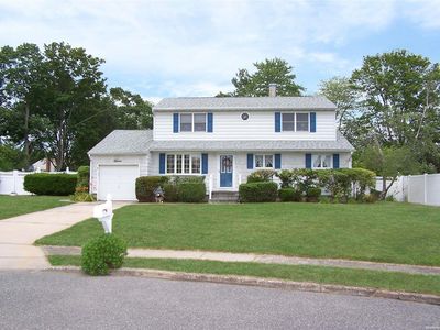 11 Lou, Holbrook, NY, 11741