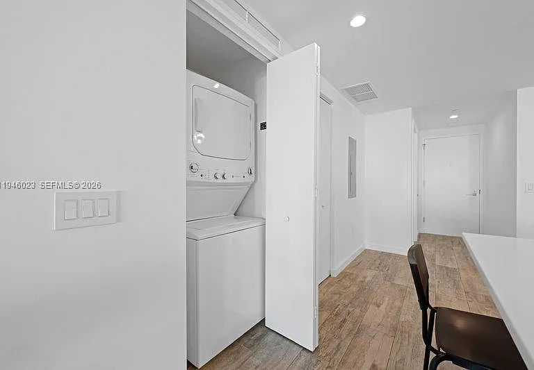 650 NE 32nd St #602 — Photo 8