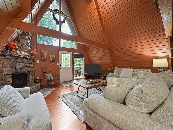 4th image of 1188 Ski Mountain Rd