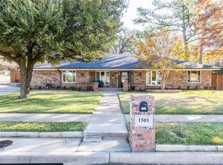 1501 Stagecoach Dr, Pantego, TX 76013
