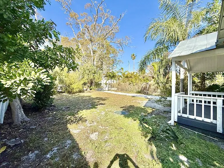 713 Smith St — Photo 8