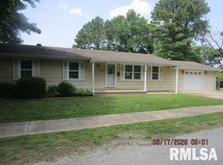 800 N Buchanan St, Benton, IL 62812
