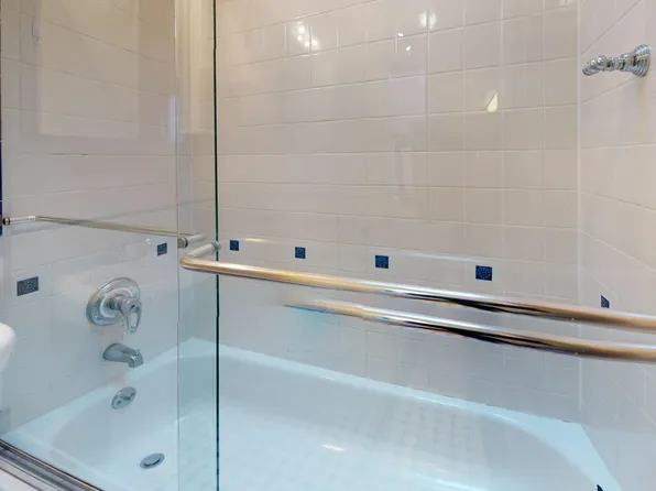 237 Sullivan Street image 4 of 5