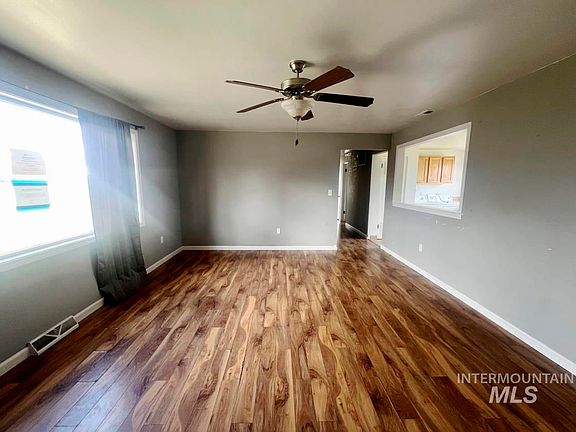 2nd image of 6 Ironwood Dr