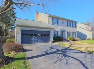 4408 Fallen Oak Dr, Chantilly, VA 20151