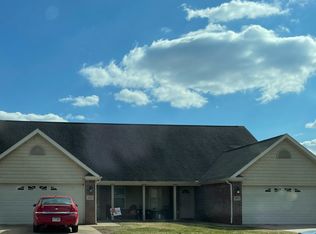 831 Baker St NW #1, Gravette, AR 72736