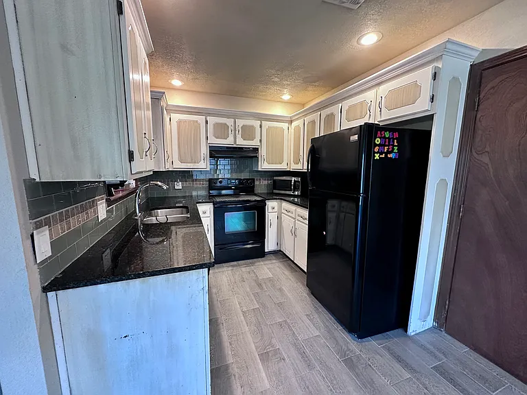 2809 Liberty Ln — Photo 3